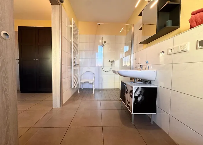 بيت ضيافة ال&ال سكاتيرز هوم 3*